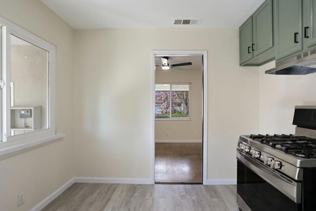 32 S Corinth Ave, Lodi, CA 95242