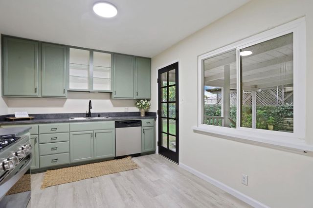 32 S Corinth Ave, Lodi, CA 95242