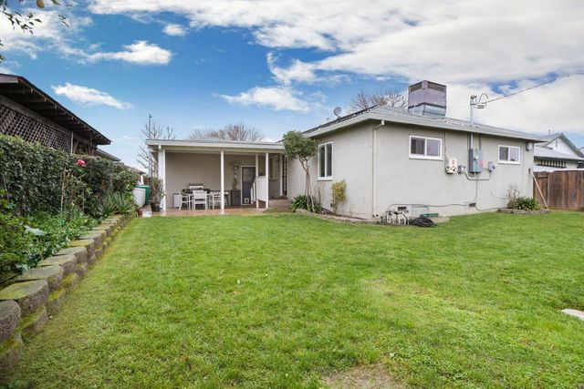 32 S Corinth Ave, Lodi, CA 95242