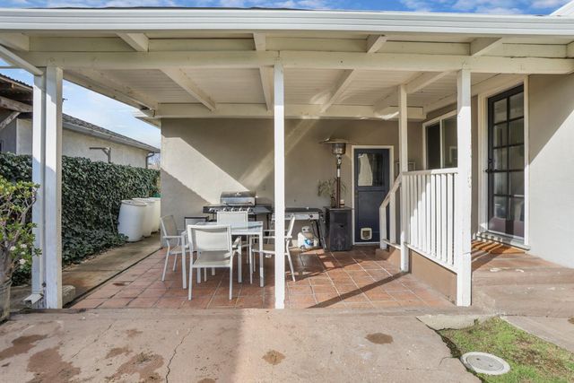 32 S Corinth Ave, Lodi, CA 95242