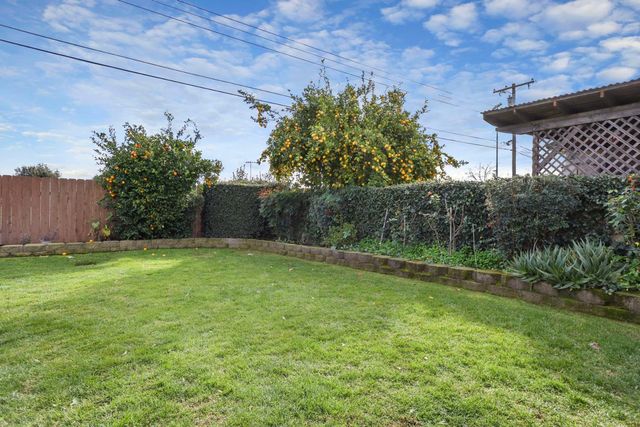 32 S Corinth Ave, Lodi, CA 95242