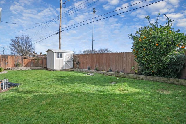 32 S Corinth Ave, Lodi, CA 95242