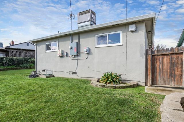 32 S Corinth Ave, Lodi, CA 95242