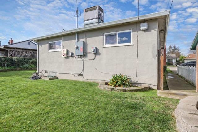 32 S Corinth Ave, Lodi, CA 95242