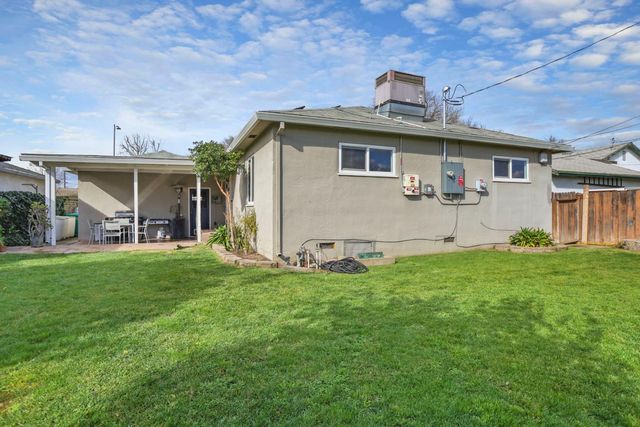 32 S Corinth Ave, Lodi, CA 95242