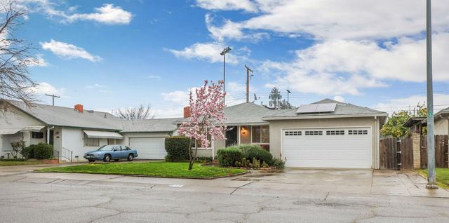 32 S Corinth Ave, Lodi, CA 95242