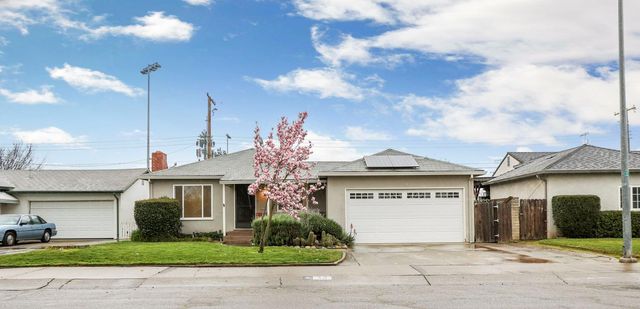 32 S Corinth Ave, Lodi, CA 95242