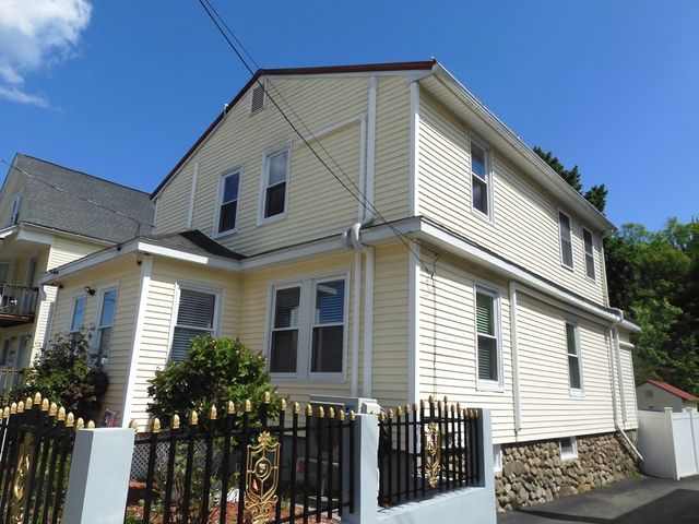 194 Oakland Ave, Methuen, MA 01844
