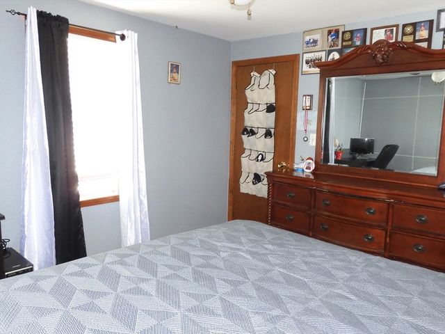 194 Oakland Ave, Methuen, MA 01844
