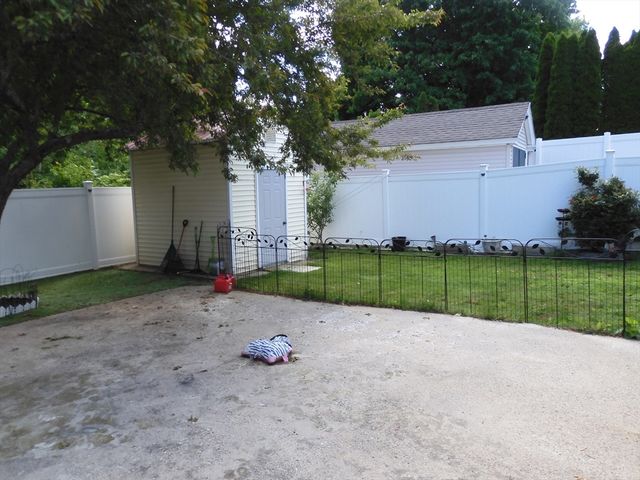 194 Oakland Ave, Methuen, MA 01844
