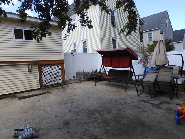 194 Oakland Ave, Methuen, MA 01844