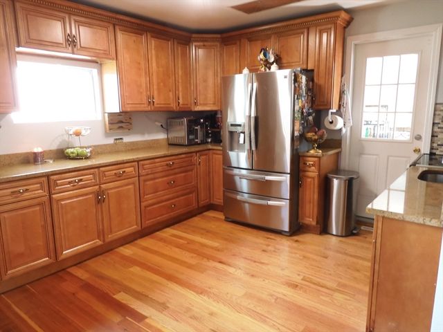 194 Oakland Ave, Methuen, MA 01844