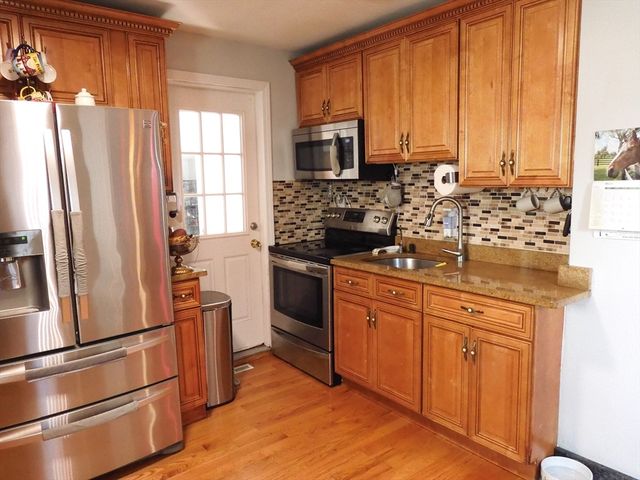 194 Oakland Ave, Methuen, MA 01844