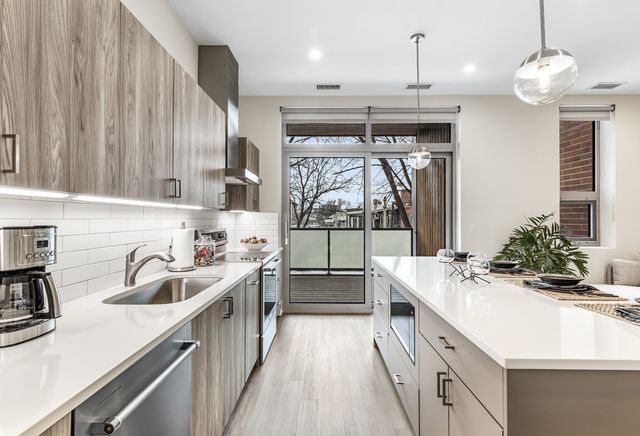435 Madison Street 407, Oak Park, IL 60302