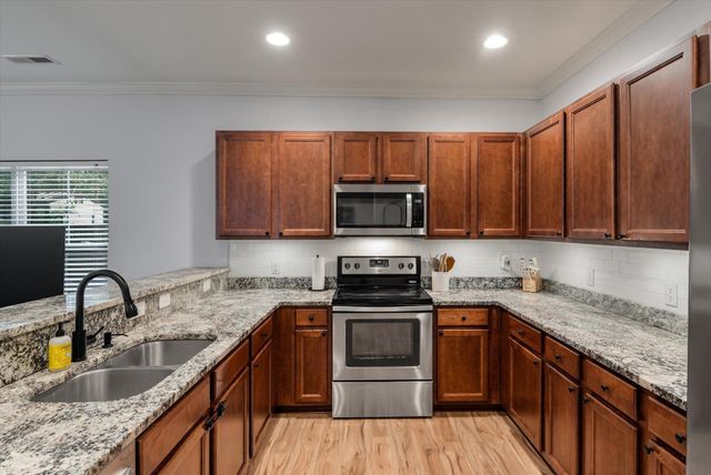 187 W Pine Street, Summerville, SC 29485