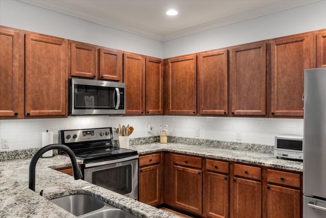 187 W Pine Street, Summerville, SC 29485