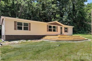 17 Hickory Acres Road, Hendersonville, NC 28792