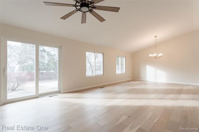 19339 Starlane Street, Southfield, MI 48075