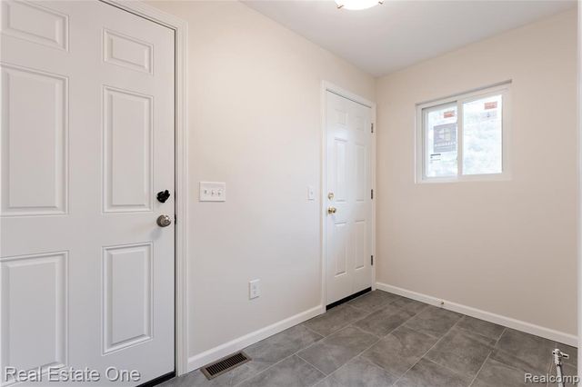 19339 Starlane Street, Southfield, MI 48075