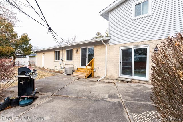 19339 Starlane Street, Southfield, MI 48075