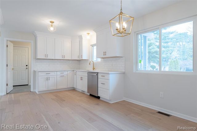 19339 Starlane Street, Southfield, MI 48075