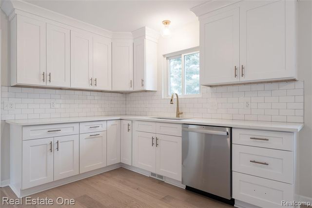 19339 Starlane Street, Southfield, MI 48075