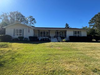 2105 Stonebridge Rd, Dothan, AL 36301