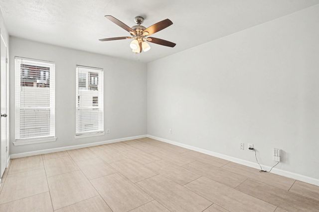 5926 Sandhurst Lane 223, Dallas, TX 75206