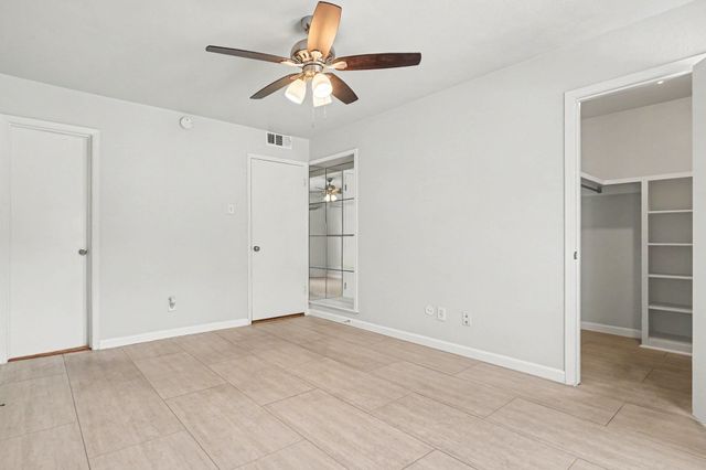 5926 Sandhurst Lane 223, Dallas, TX 75206
