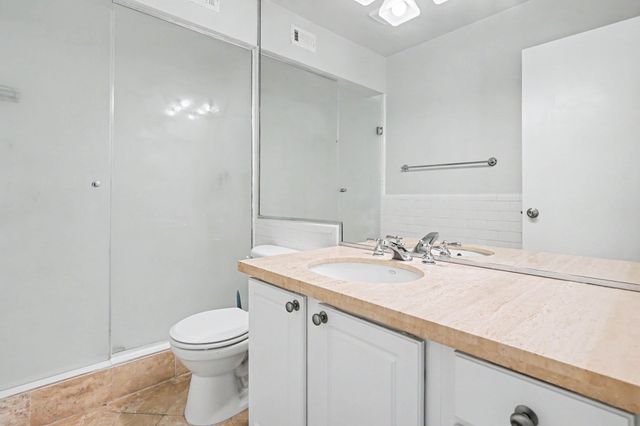 5926 Sandhurst Lane 223, Dallas, TX 75206