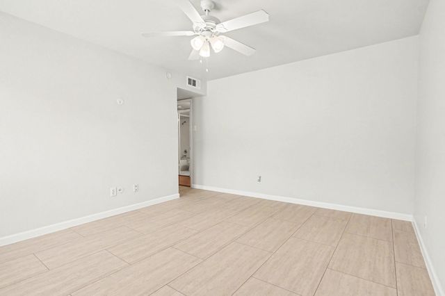 5926 Sandhurst Lane 223, Dallas, TX 75206