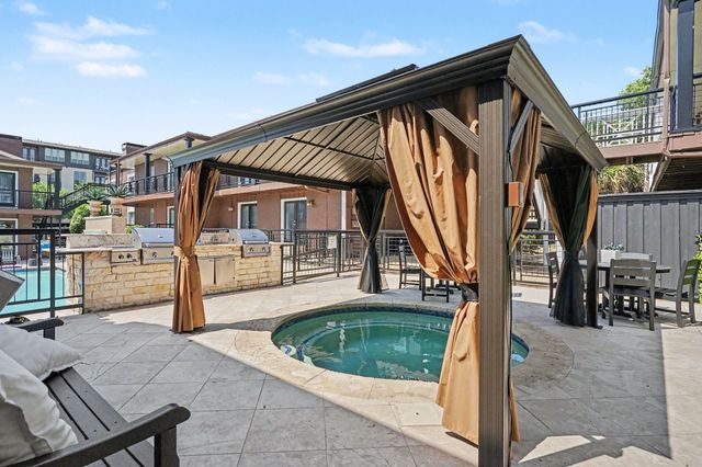 5926 Sandhurst Lane 223, Dallas, TX 75206