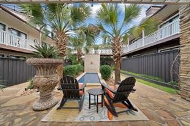 5926 Sandhurst Lane 223, Dallas, TX 75206