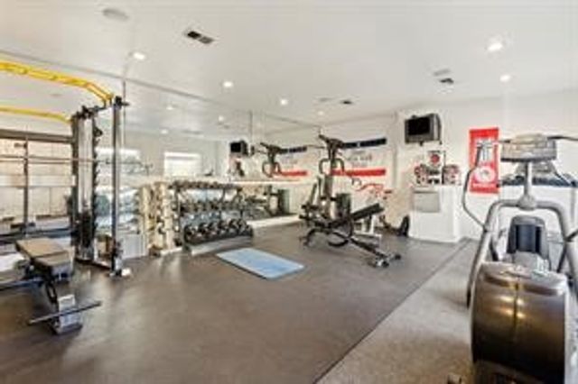 5926 Sandhurst Lane 223, Dallas, TX 75206