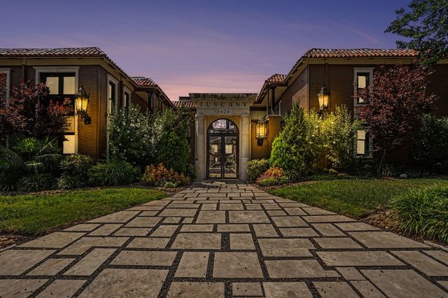 5926 Sandhurst Lane 223, Dallas, TX 75206