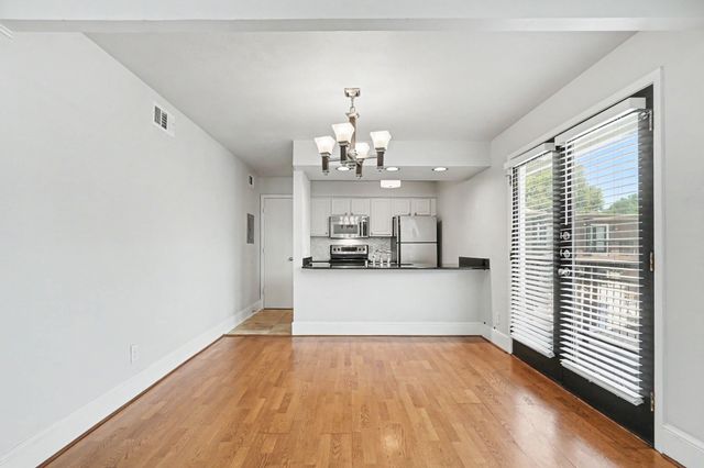 5926 Sandhurst Lane 223, Dallas, TX 75206