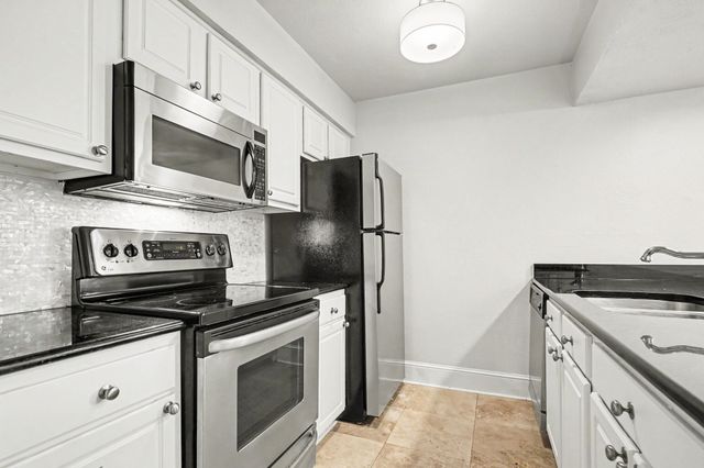 5926 Sandhurst Lane 223, Dallas, TX 75206