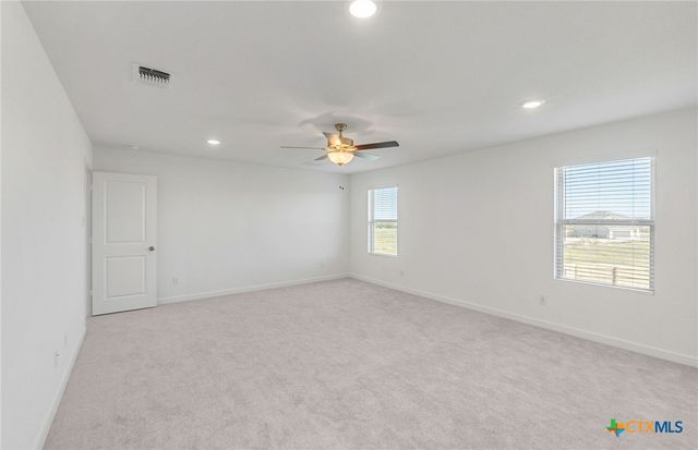 203 Green Berets Bend, Jarrell, TX 76537