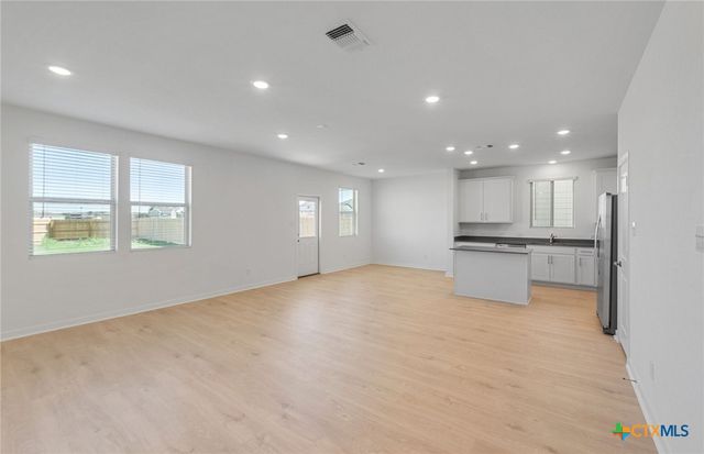 203 Green Berets Bend, Jarrell, TX 76537
