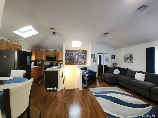 101 Longstreet Avenue, Bronx, NY 10465