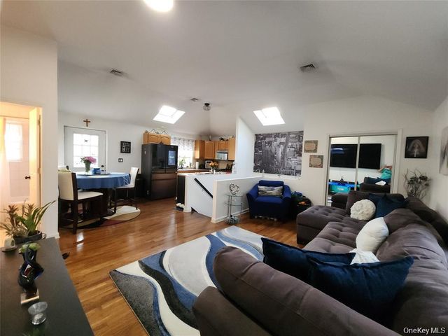 101 Longstreet Avenue, Bronx, NY 10465