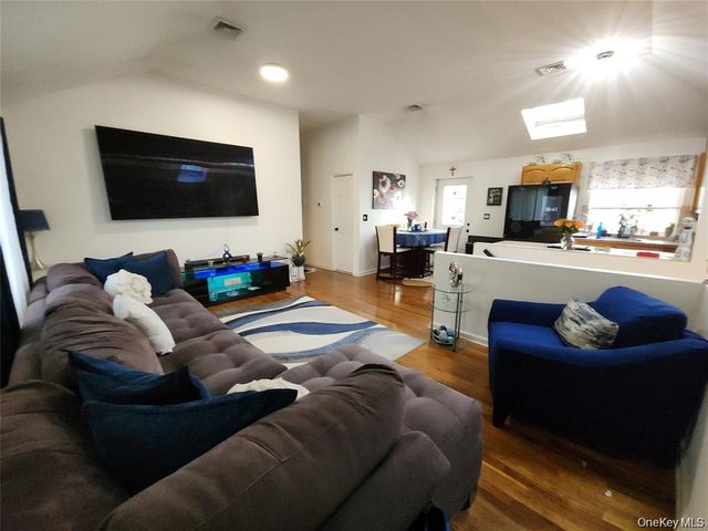 101 Longstreet Avenue, Bronx, NY 10465