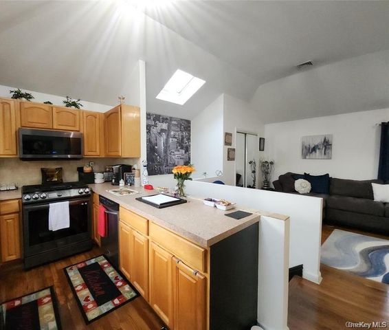 101 Longstreet Avenue, Bronx, NY 10465