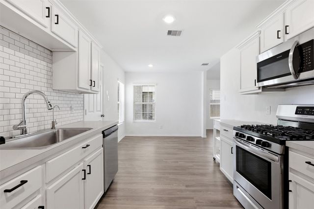 1223 Blue Hazel Court, Pinehurst, TX 77362