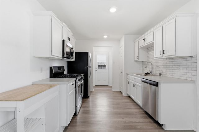 1223 Blue Hazel Court, Pinehurst, TX 77362