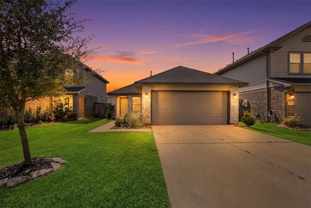 1223 Blue Hazel Court, Pinehurst, TX 77362