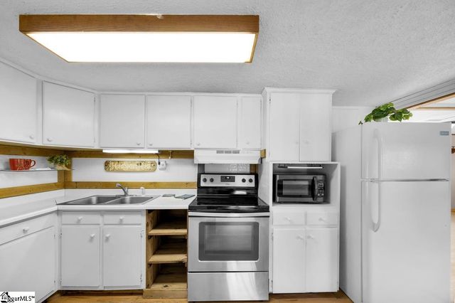 235 Cedar Hill Lane, Waterloo, SC 29384