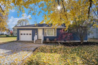 8 Poplar Street, Three Oaks, MI 49128