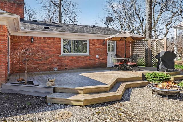 22724 King Richard Court, Beverly Hills, MI 48025