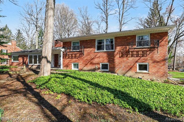 22724 King Richard Court, Beverly Hills, MI 48025